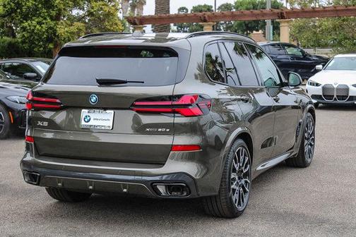 Manhattan Green Metallic 2026 BMW X5 PHEV xDrive50e