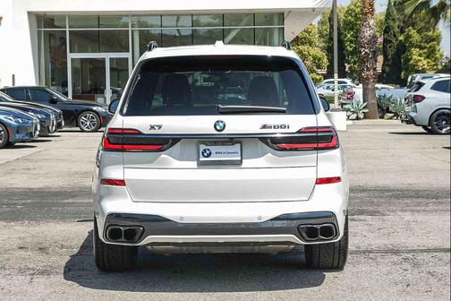 Alpine White 2024 BMW X7 M60i