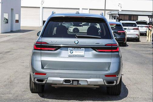 Gray 2024 BMW X7 xDrive40i