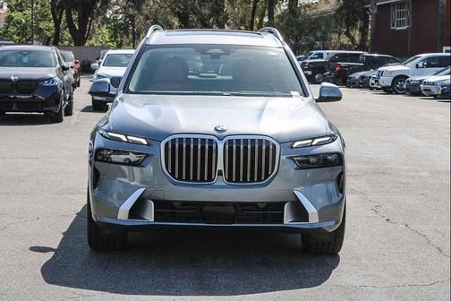Gray 2024 BMW X7 xDrive40i