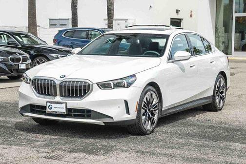 Alpine White 2025 BMW 530 530i