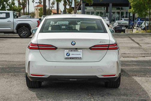 Alpine White 2025 BMW 530 530i