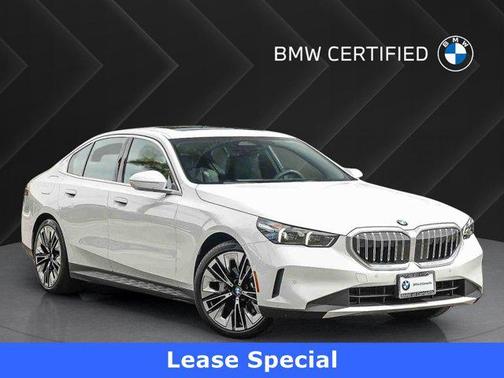 Alpine White 2025 BMW 530 530i