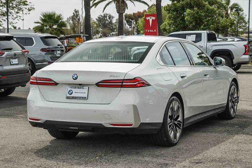Alpine White 2025 BMW 530 530i