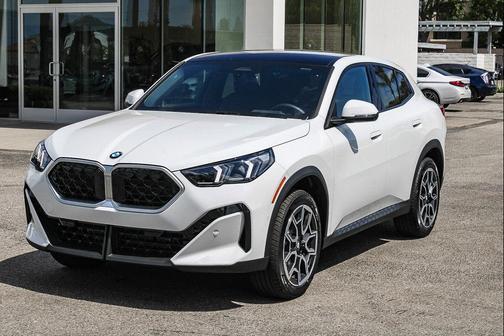 Alpine White 2026 BMW X2 xDrive28i