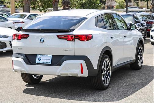 Alpine White 2026 BMW X2 xDrive28i