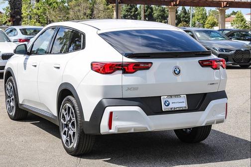 Alpine White 2026 BMW X2 xDrive28i