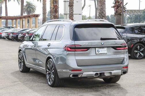 Skyscraper Grey Metallic 2023 BMW X7 xDrive40i