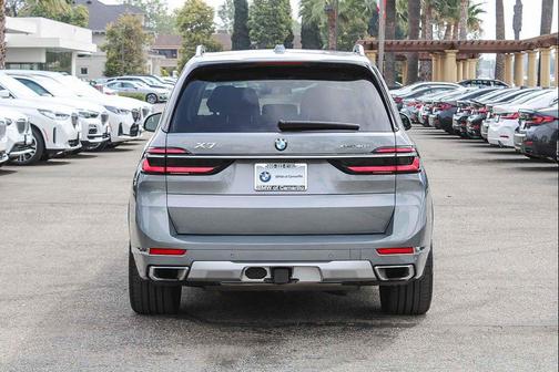 Skyscraper Grey Metallic 2023 BMW X7 xDrive40i