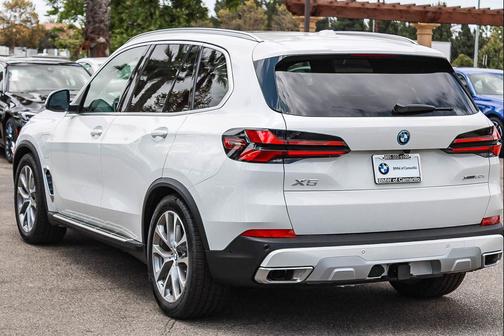 Alpine White 2026 BMW X5 PHEV xDrive50e