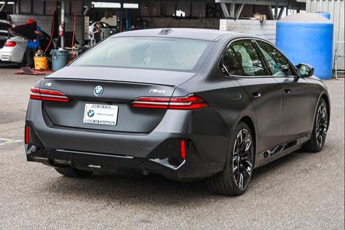 Frozen Deep Grey 2026 BMW i5 M60