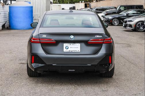 Frozen Deep Grey 2026 BMW i5 M60