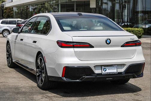 Mineral White Metallic 2026 BMW 740 740i