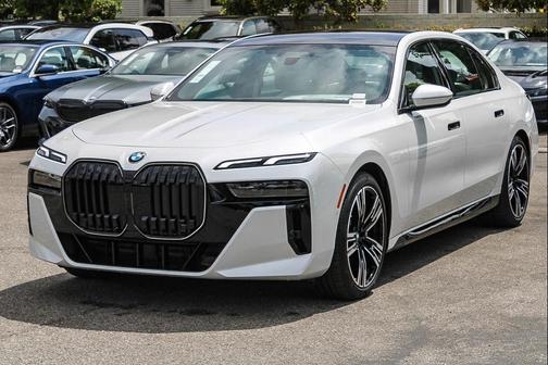 Mineral White Metallic 2026 BMW 740 740i