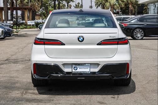 Mineral White Metallic 2026 BMW 740 740i