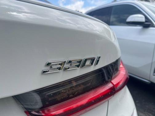Alpine White 2022 BMW 330 330i