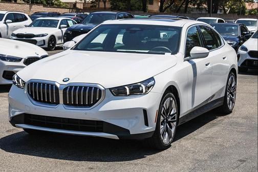 Alpine White 2026 BMW 530 530i
