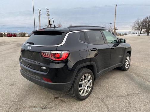 Photo 5 of 21 of 2022 Jeep Compass Latitude Lux