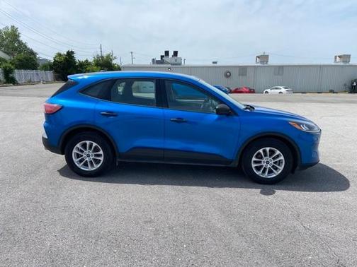 Photo 5 of 22 of 2021 Ford Escape SE