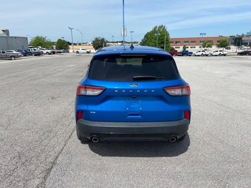 Photo 2 of 22 of 2021 Ford Escape SE