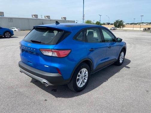 Photo 4 of 22 of 2021 Ford Escape SE