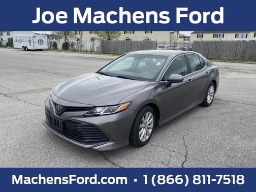 Photo 1 of 26 of 2018 Toyota Camry LE