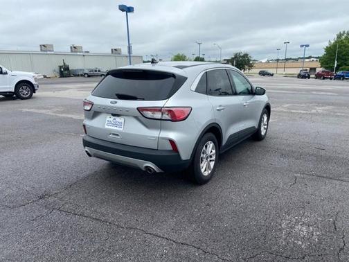 Photo 5 of 26 of 2020 Ford Escape SE