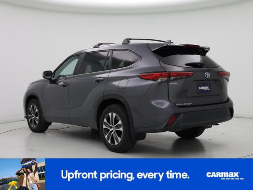 Gray 2023 Toyota Highlander Hybrid XLE