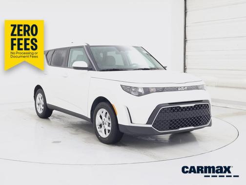 White 2025 Kia Soul LX