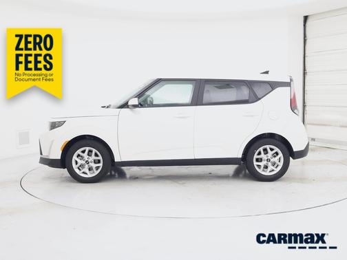 White 2025 Kia Soul LX