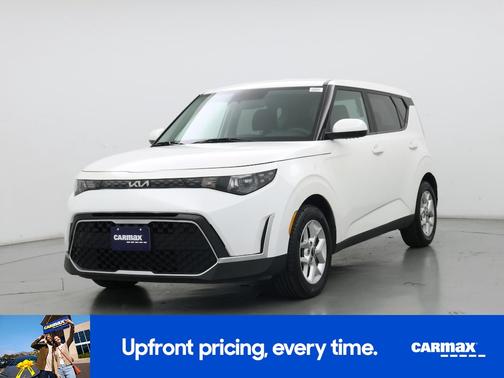 White 2023 Kia Soul LX
