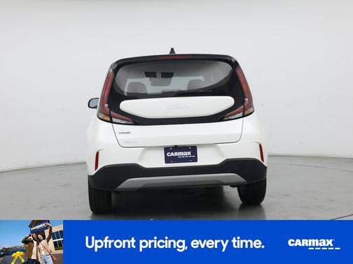 White 2023 Kia Soul LX