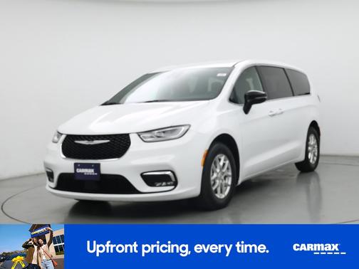 White 2025 Chrysler Pacifica Select