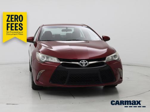 Red 2016 Toyota Camry SE