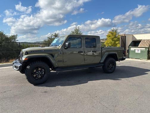 2025 Jeep Gladiator Sport