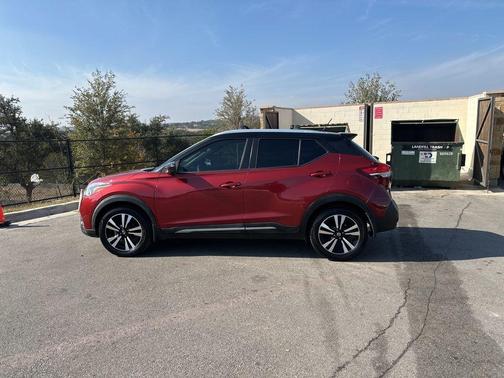 2019 Nissan Kicks SR