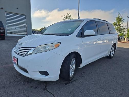 2016 Toyota Sienna LE