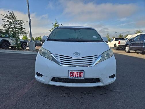 2016 Toyota Sienna LE