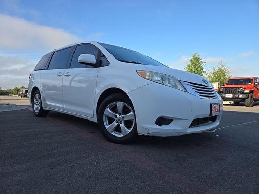 2016 Toyota Sienna LE