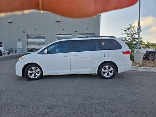 2016 Toyota Sienna LE