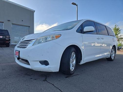2016 Toyota Sienna LE