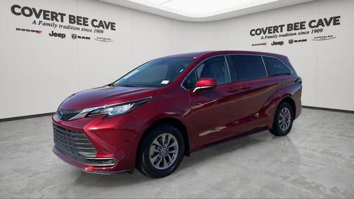 2025 Toyota Sienna LE