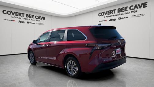 2025 Toyota Sienna LE