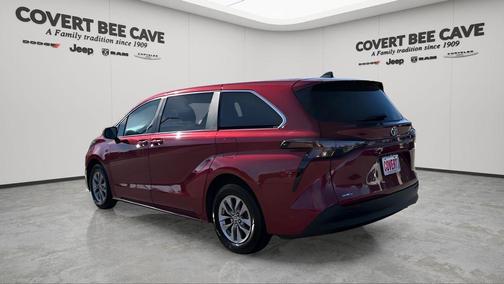 2025 Toyota Sienna LE