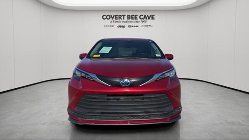 2025 Toyota Sienna LE