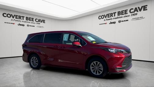 2025 Toyota Sienna LE