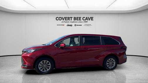 2025 Toyota Sienna LE