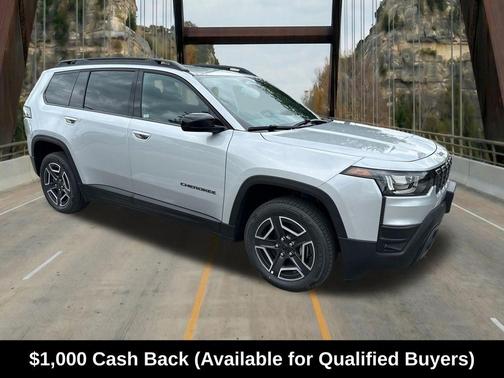 Silver Zynith Clearcoat 2026 Jeep Cherokee Laredo