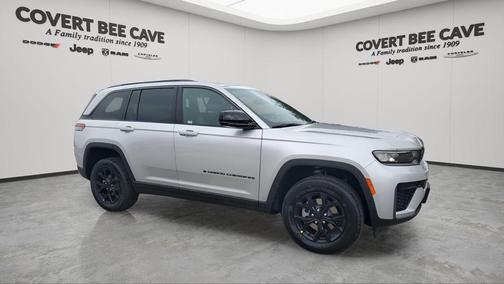 Silver Zynith 2026 Jeep Grand Cherokee Laredo SUV