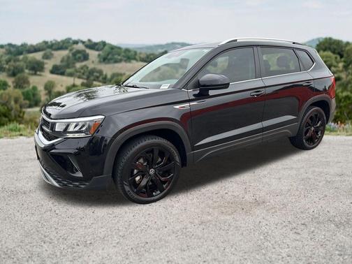 Deep Black Pearl Effect 2023 Volkswagen Taos 1.5T SE